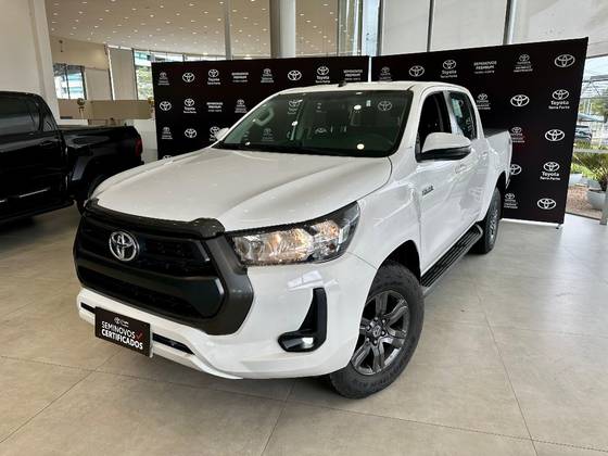 TOYOTA HILUX 2.8 D-4D TURBO DIESEL CD SR 4X4 AUTOMÁTICO TOYOTA HILUX 2.8 D-4D TURBO DIESEL CD SR 4X4 AUTOMÁTICO